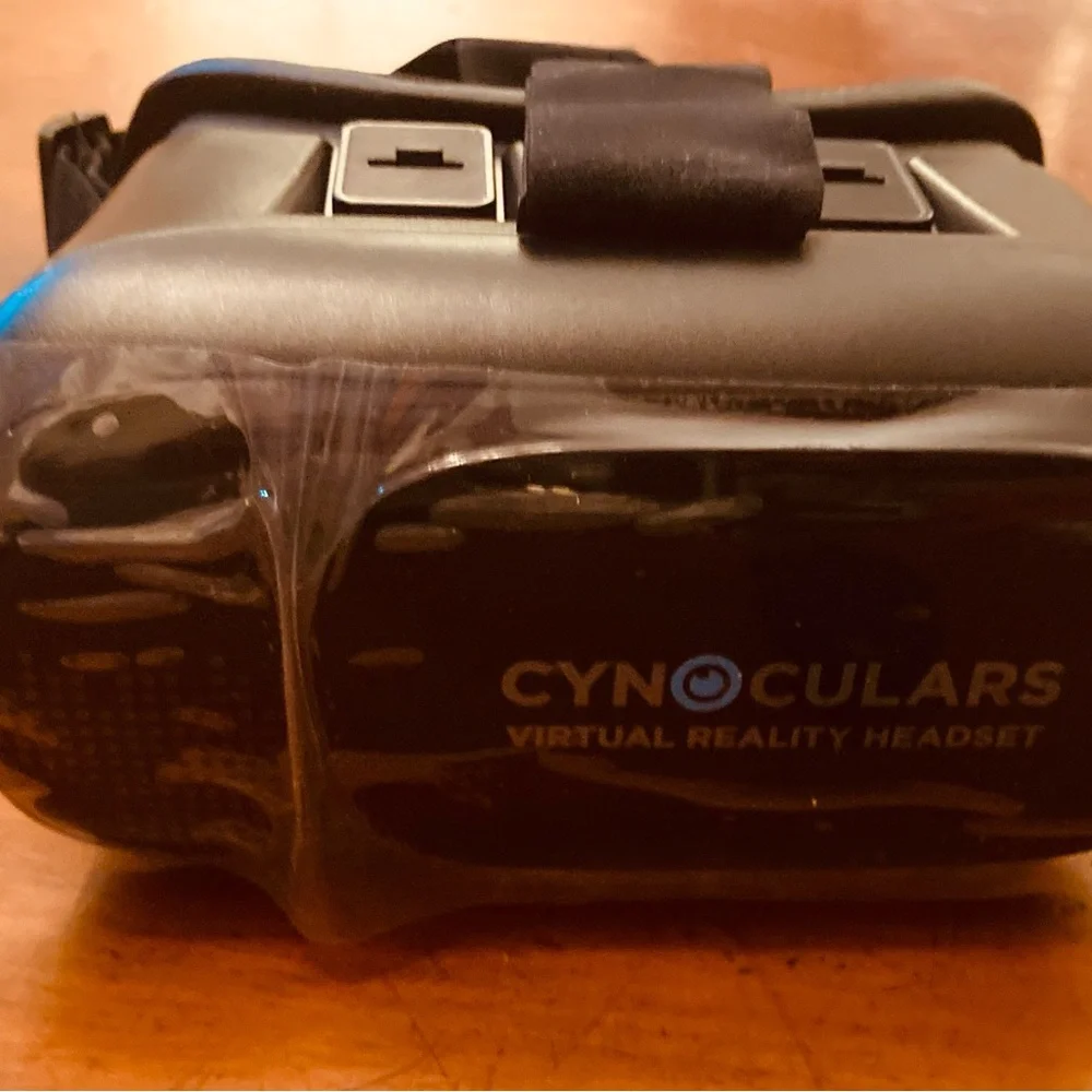 Cynoculars for virtual viewing of your videos and photos headset and remote